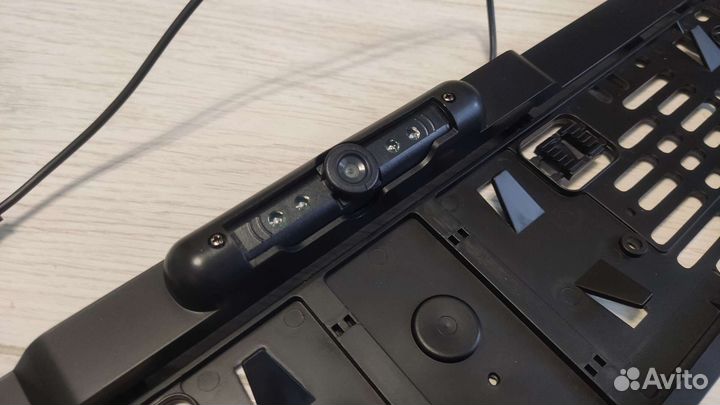 Номерная рамка с камерой заднего вида