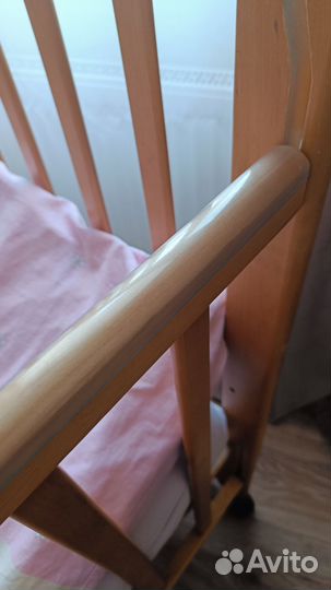 Детская кроватка с матрасом и бельем