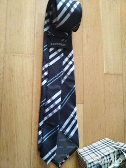 Галстук и запонки от burberry