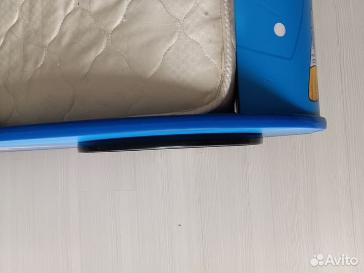 Детская кровать машина