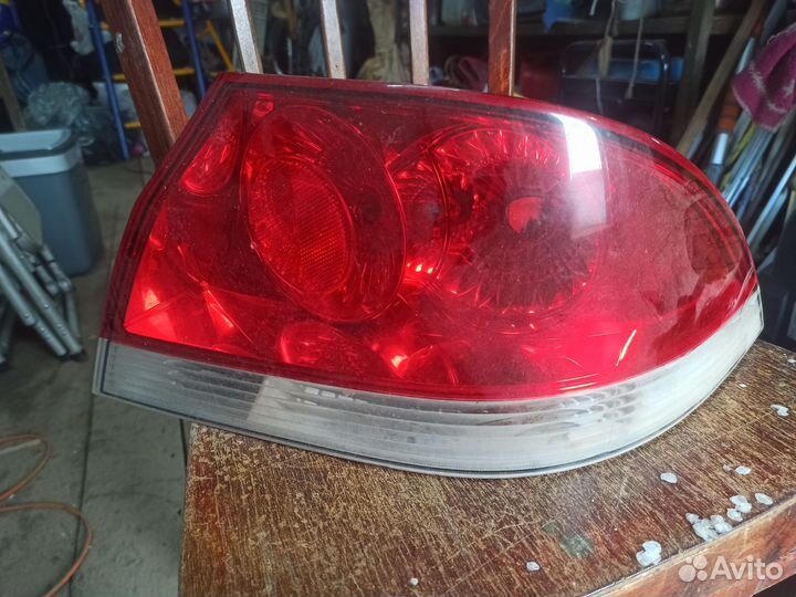 Правый фонарь митсубиси лансер 9 оригинальный б/у