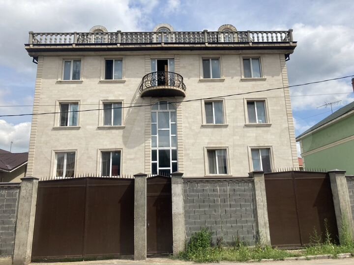 Коттедж 1100 м² на участке 7 сот.