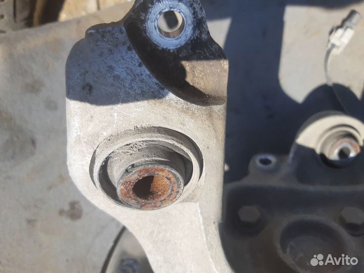 Кулак задний правый Honda Accord viii (8)