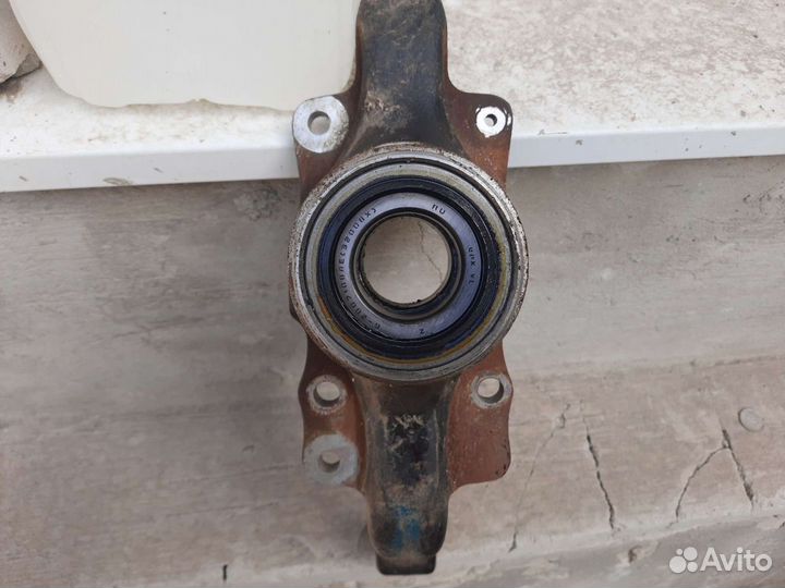 Ступица с поворотным кулаком