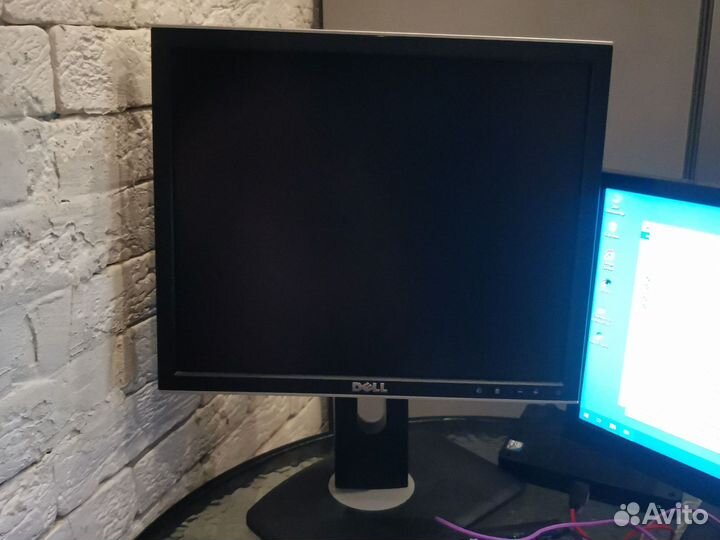 Монитор для пк Dell. С уникальным креплением