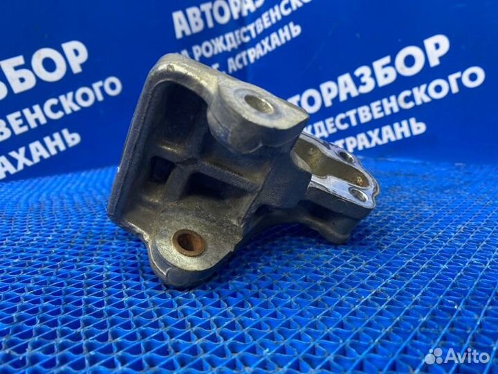 Фланец системы охлаждения Toyota Mark 2 седан