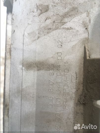 Шкода ети накладка заднего бампера 5l6807835