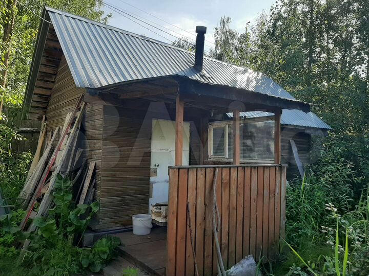 Дом 22 м² на участке 8,6 сот.