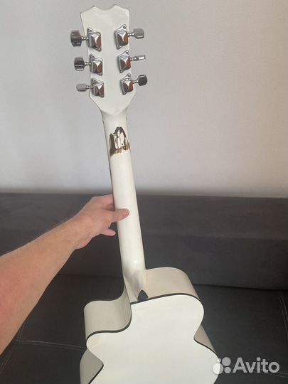 Акустическая гитара