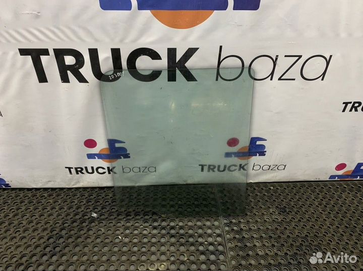 1284623 Стекло двери левой