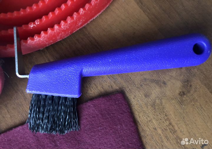 Амуниция для лошади щетки бинты