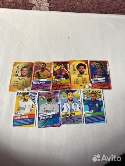 Карточки фудбольные и пять с подписью