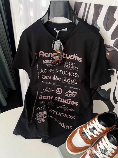 Футболка Acne