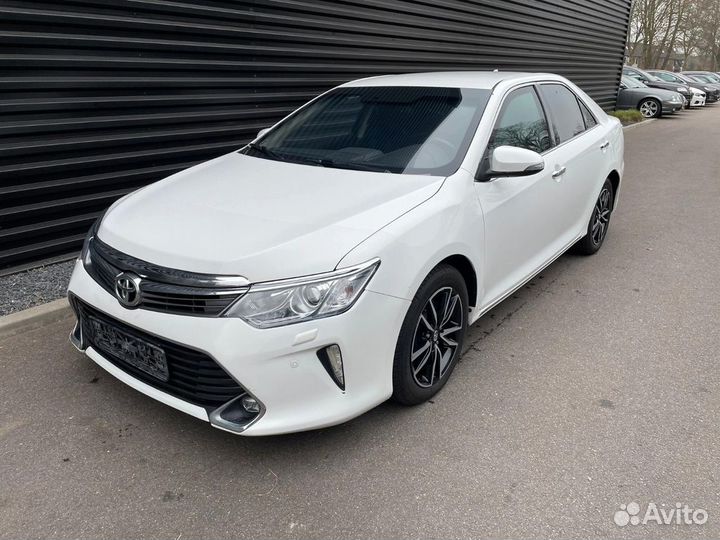 В разборе Toyota camry 50 55