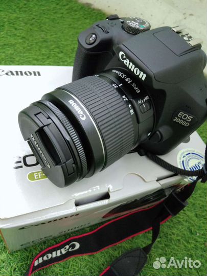Зеркальный фотоаппарат canon EOS 2000d