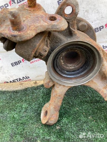 Кулак поворотный передний правый Toyota Carina E