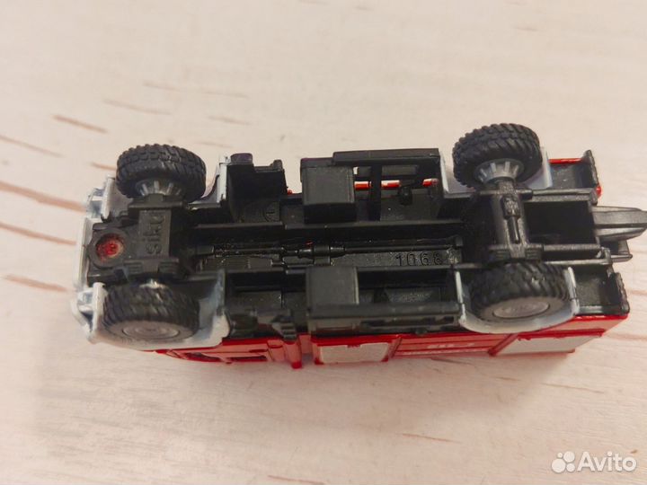 Пожарный автомобиль siku