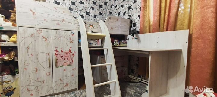 Детская кровать чердак со столом