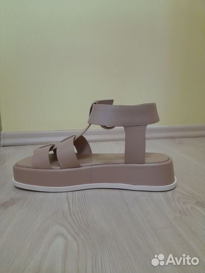 Сандалии Tendance