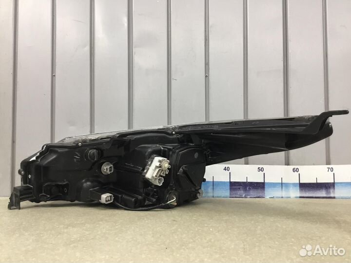 Фара правая Toyota Fortuner 2015