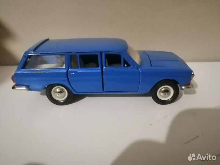 Модель авто Волга Газ 2402 А13 и мотоцикла Иж