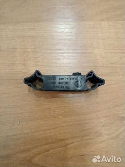 Крепление троса ручника (кронштейн) Volkswagen