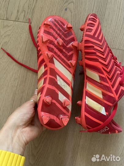 Футбольные бутсы adidas predator