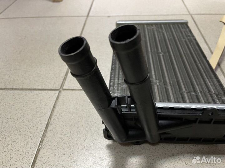 Новый Радиатор отопителя Audi 80/90/A4 86- все мод