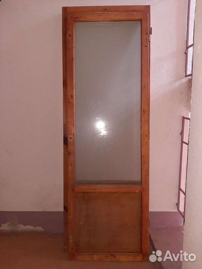 Деревянная балконная дверь