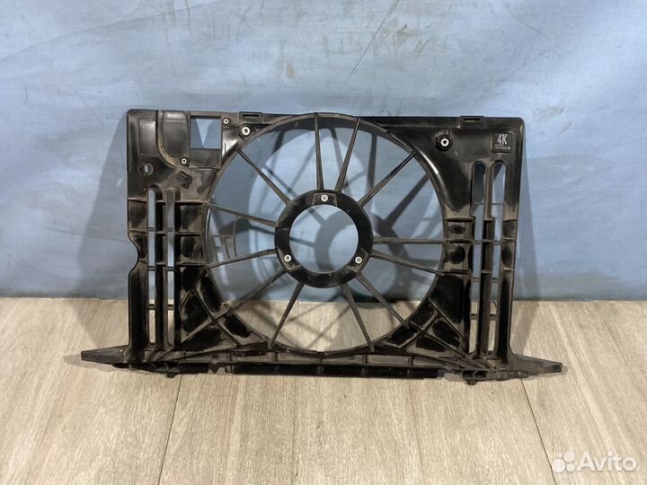 Диффузор радиатора Toyota Corolla 150