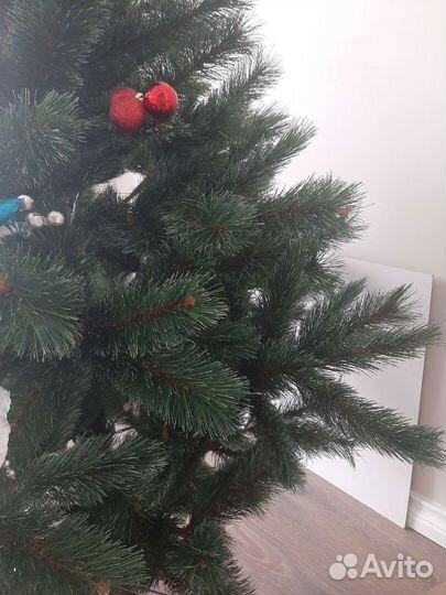 Елка искусственная на подставке