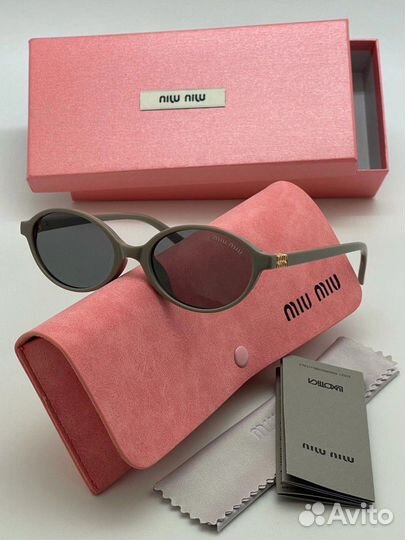 Солнцезащитные очки MIU MIU