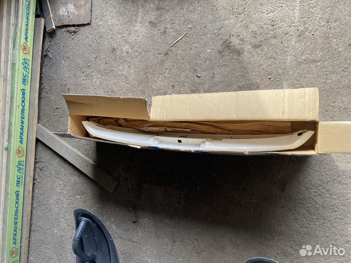 Оригинальный спойлер на RAV4 2011