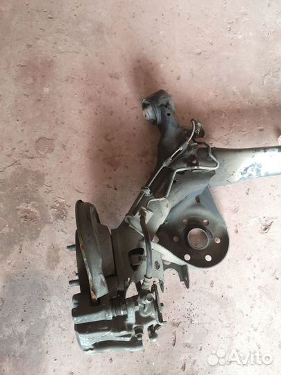 Балка подвески задняя toyota auris 2008 год