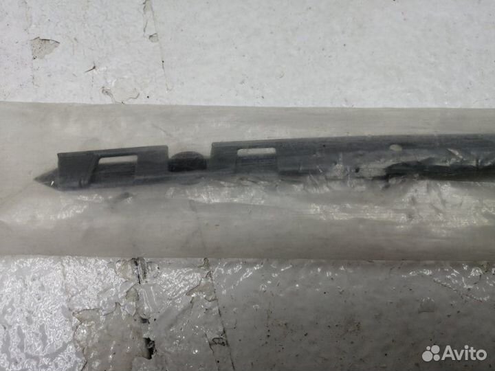 Молдинг лобового стекла левый Hyundai I30