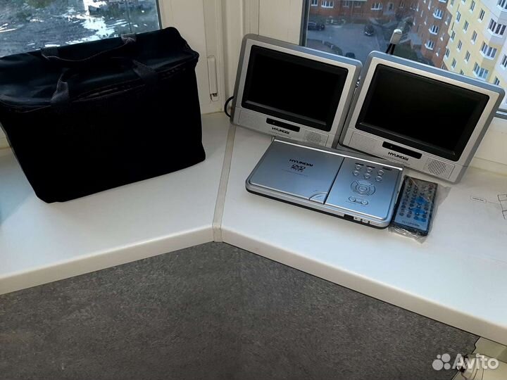 Портативный видеопроигрыватель hyundai h-lcdvd704