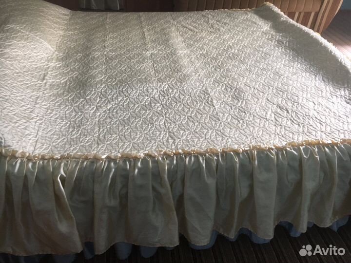 Покрывало на 2 х спальную кровать,цвета разные