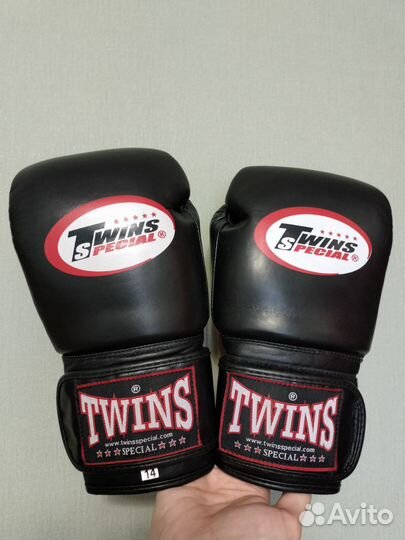 Боксерские перчатки Twins Special 14 oz