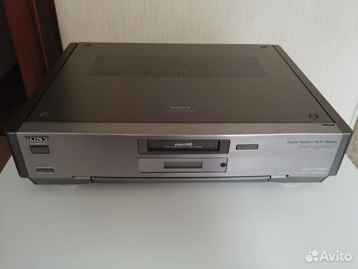 Видеомагнитофон Sony EV-S9000E