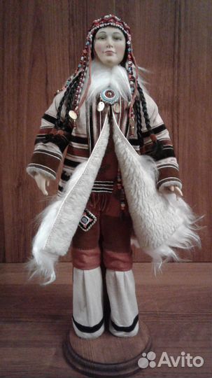 Коллекционная фарфоровая кукла