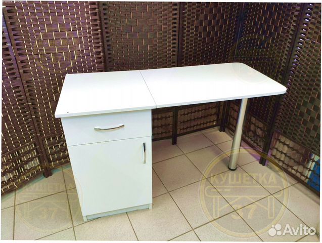 Маникюрный стол