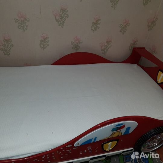 Детская кровать машинка с матрасом бу