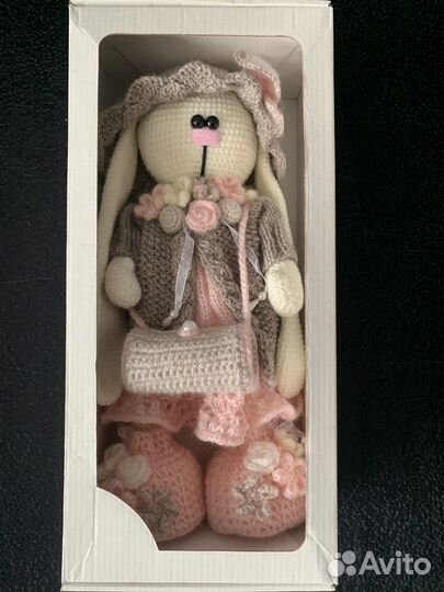 Вязаная игрушка Заяц