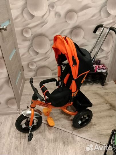 Детский трехколесный велосипед с ручкой