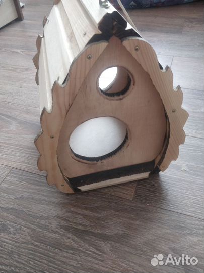 Деревянные резные скворечники и кормушки