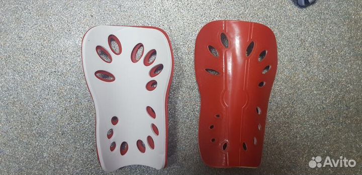 Щитки футбольные