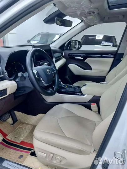 Toyota Highlander 2.5 AT, 2022, 28 000 км