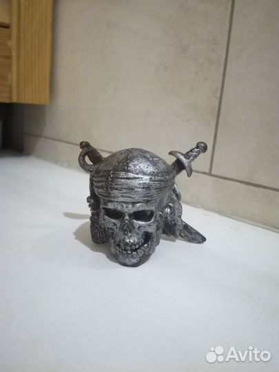 Череп фигурка