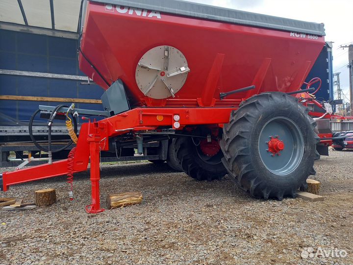 Разбрасыватель удобрений Unia RCW-5500, 2022
