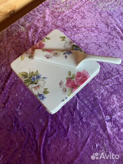 Тортница, подставка для торта с лопаткой